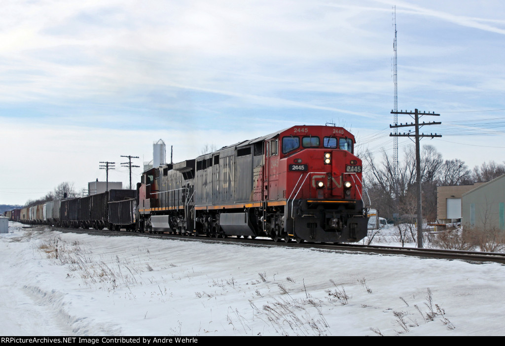 CN 2445 on the point of a northbound